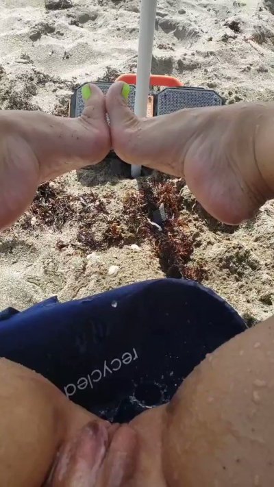 Watch Kara Dee's leaked NSFW video on TwXstars