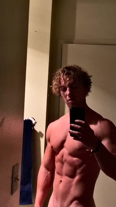 Watch SHRED KING's leaked NSFW video on TwXstars