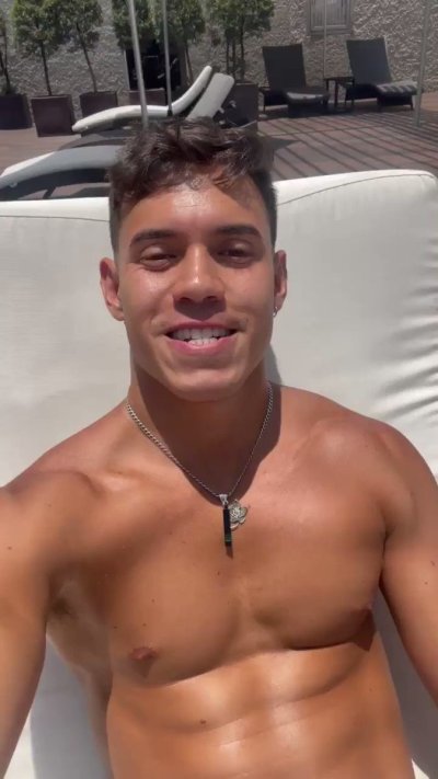 Watch Oliver Hunt's leaked NSFW video on TwXstars