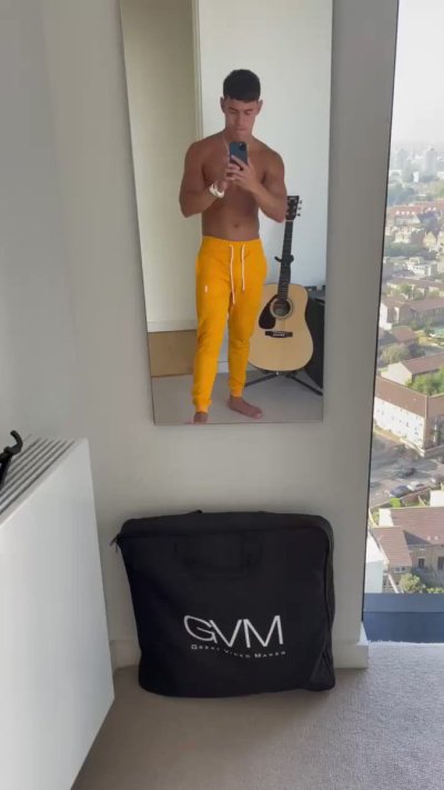 Watch Oliver Hunt's leaked NSFW video on TwXstars