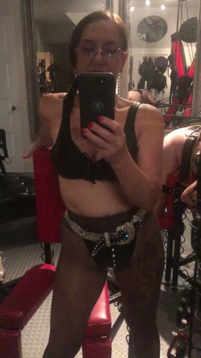 Watch Pittsburgh Domina Irene Boss's leaked NSFW video on TwXstars