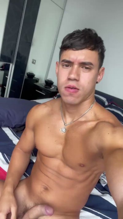 Watch Oliver Hunt's leaked NSFW video on TwXstars