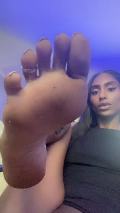 Watch QUEEN 💋❤️'s leaked NSFW video on TwXstars