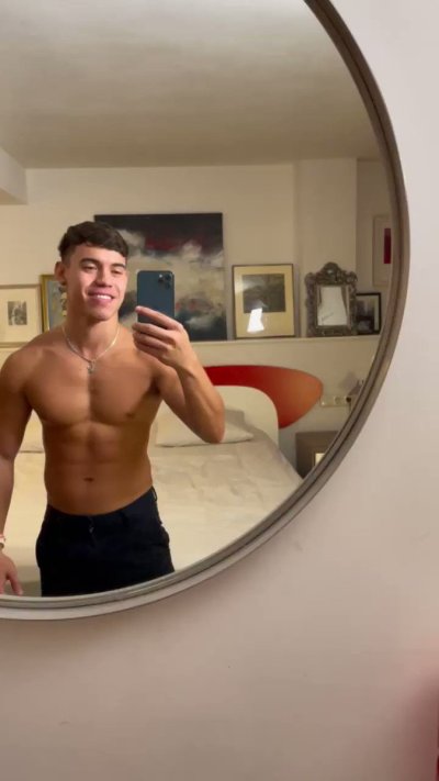 Watch Oliver Hunt's leaked NSFW video on TwXstars