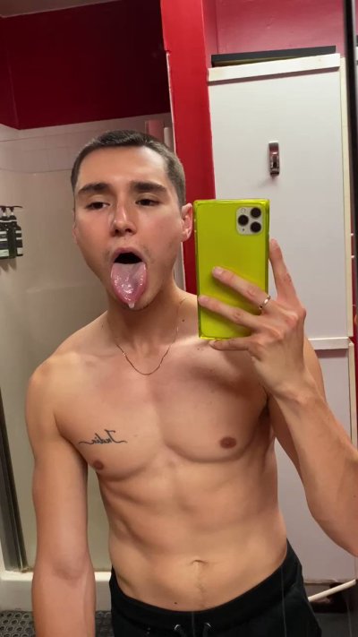 Watch Leo Grand's leaked NSFW video on TwXstars