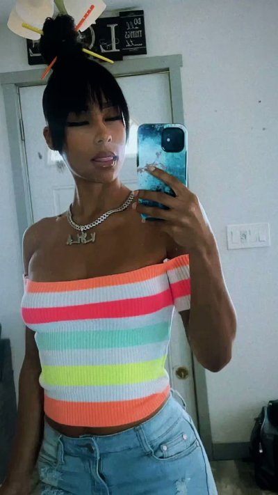 Watch Kʏʟᴀ Lʏɴ 😌's leaked NSFW video on TwXstars