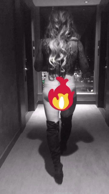 Watch XbunnyXkissesX | Inked MILF's leaked NSFW video on TwXstars