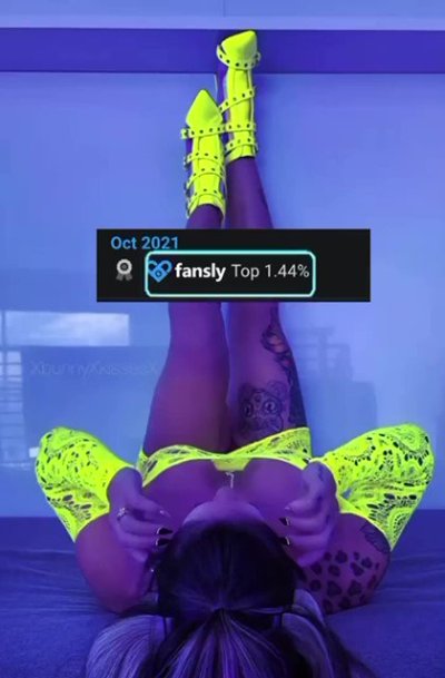 Watch XbunnyXkissesX | Inked MILF's leaked NSFW video on TwXstars