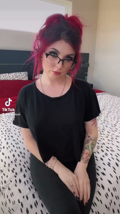 Watch ✨Lizzi Blake✨'s leaked NSFW video on TwXstars