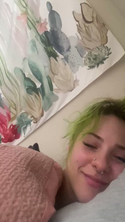 Watch awlivv's leaked NSFW video on TwXstars