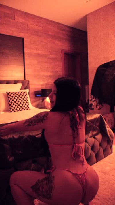 Watch Lucy Skkrr's leaked NSFW video on TwXstars