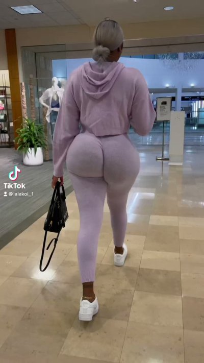 Watch BIG LALA 🍫🐐's leaked NSFW video on TwXstars