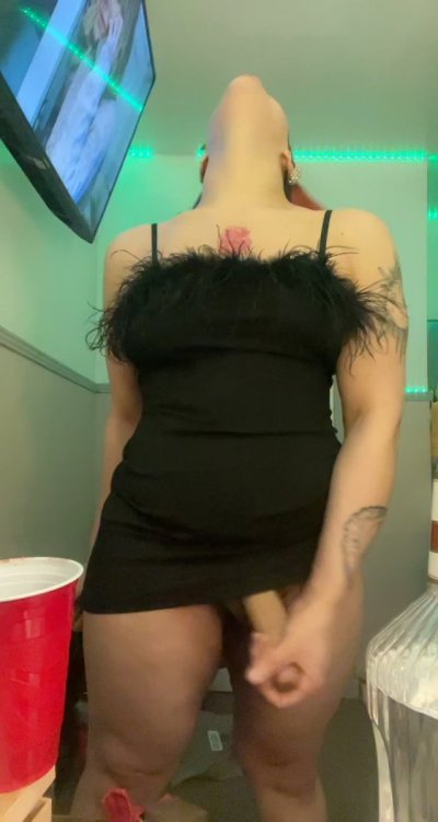 Watch ｑｕｅｅｎ ｋｏｎｇ's leaked NSFW video on TwXstars