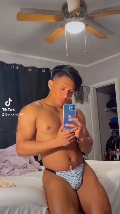 Watch ERICKITO BUBBLE 🍑's leaked NSFW video on TwXstars
