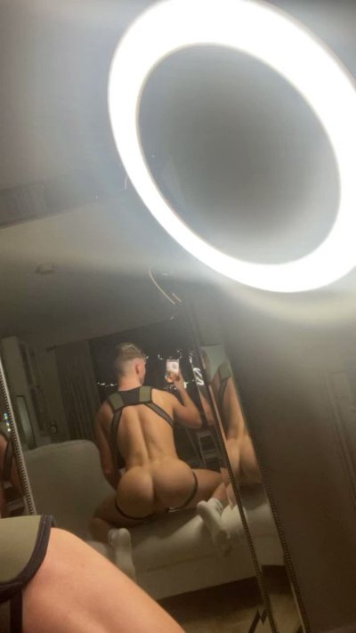 Watch Dean Young's leaked NSFW video on TwXstars