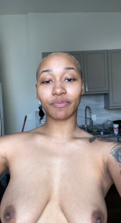 Watch DaphneThickAss's leaked NSFW video on TwXstars