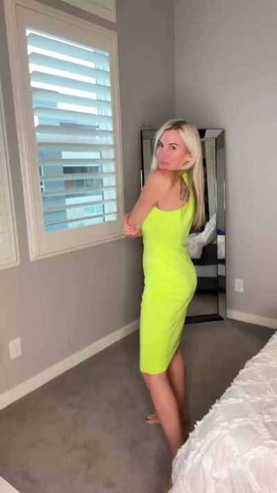 Watch TheKellyStark's leaked NSFW video on TwXstars