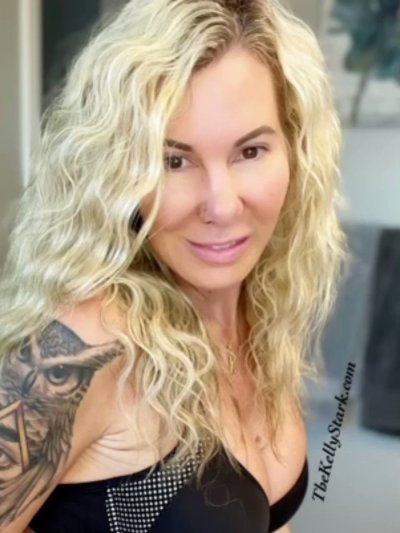 Watch TheKellyStark's leaked NSFW video on TwXstars