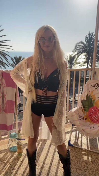 Watch Mia_Julia_VIP's leaked NSFW video on TwXstars