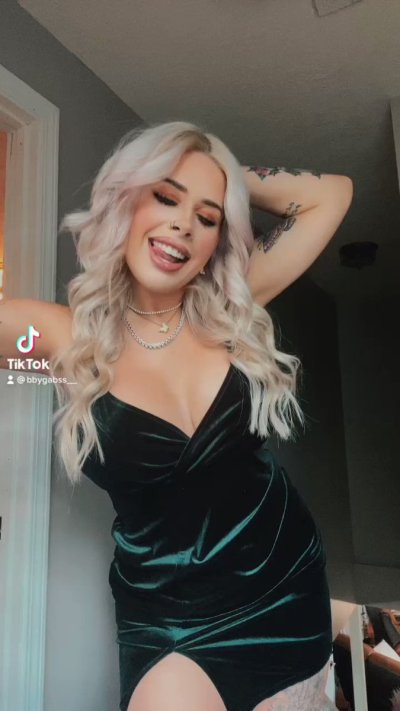 Watch Gabrielle 🩷🖤's leaked NSFW video on TwXstars