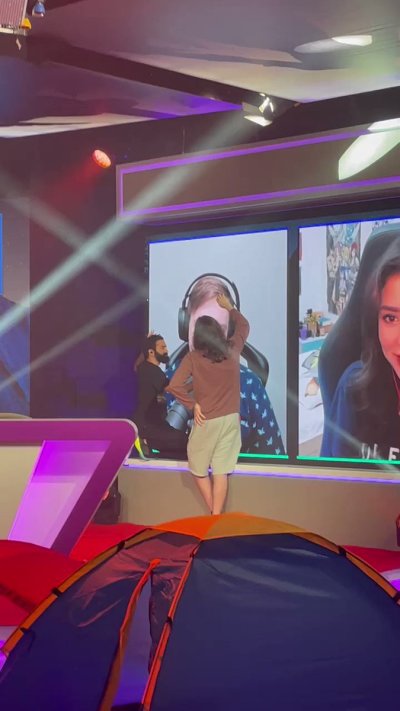 Watch Moxxi's leaked NSFW video on TwXstars