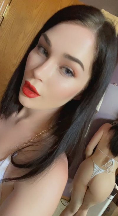 Watch Evelyn Claire's leaked NSFW video on TwXstars