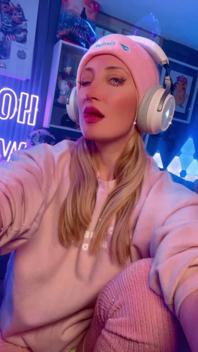 Watch Holly Wolf 🩵🤍's leaked NSFW video on TwXstars