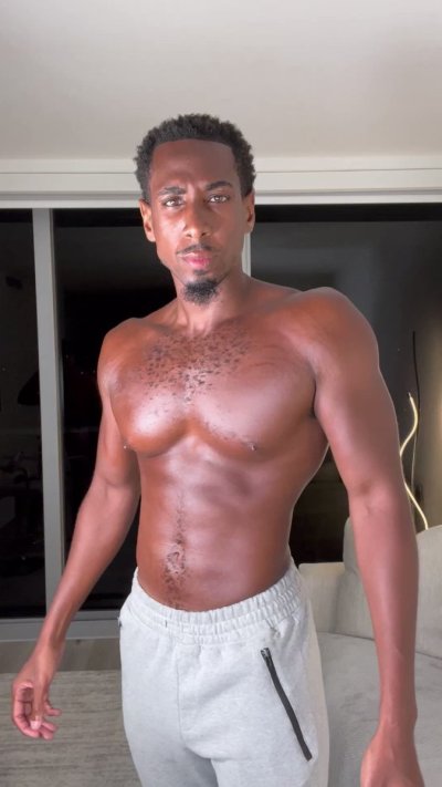 Watch Lµ§†𝓡𝓪𝓼𝓱𝓪𝓭 6'5❌️215's leaked NSFW video on TwXstars