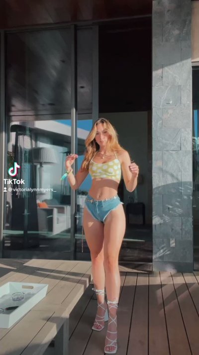 Watch Victoria Lynn Myers's leaked NSFW video on TwXstars