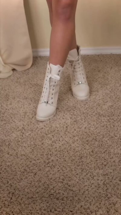 Watch Elsaaababy's leaked NSFW video on TwXstars