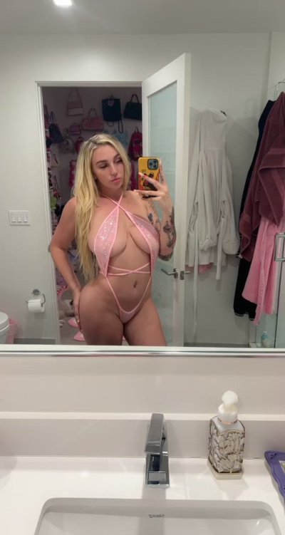 Watch Kendra Sunderland's leaked NSFW video on TwXstars