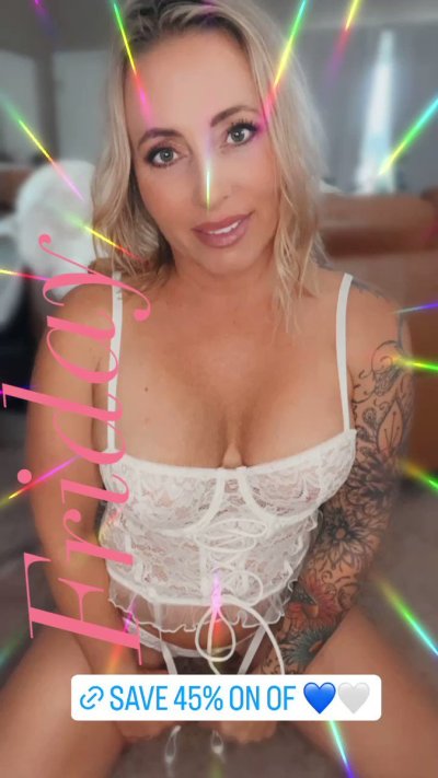 Watch Midwest Mom's leaked NSFW video on TwXstars