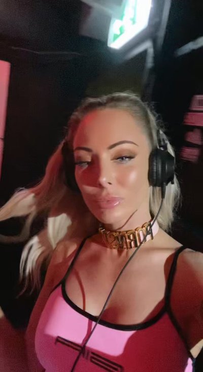 Watch Isabelle Deltore's leaked NSFW video on TwXstars