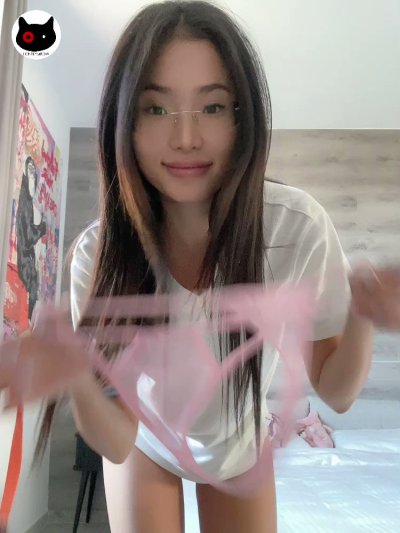 Watch LonelyMeow's leaked NSFW video on TwXstars