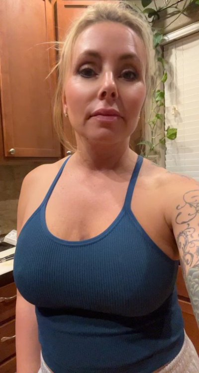 Watch Midwest Mom's leaked NSFW video on TwXstars