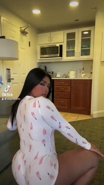 Watch itschyna's leaked NSFW video on TwXstars