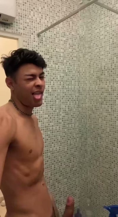 Watch Hanry's leaked NSFW video on TwXstars