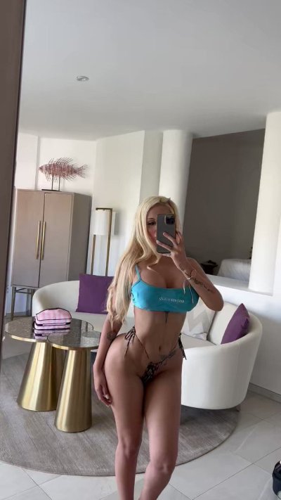 Watch FLOR 👑's leaked NSFW video on TwXstars