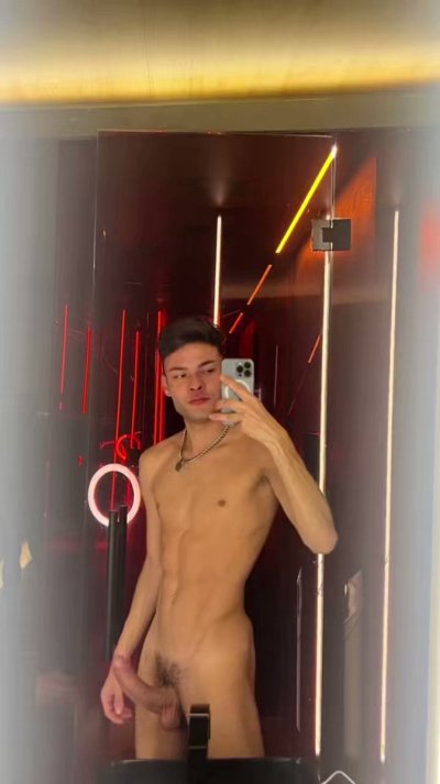 Watch Hanry's leaked NSFW video on TwXstars