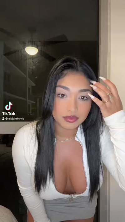 Watch itschyna's leaked NSFW video on TwXstars