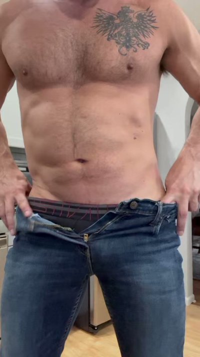 Watch DaddyD's leaked NSFW video on TwXstars