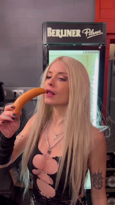 Watch Mia_Julia_VIP's leaked NSFW video on TwXstars