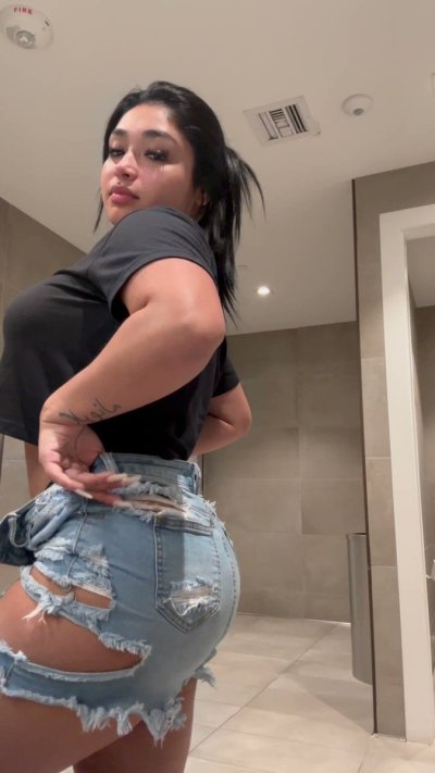 Watch itschyna's leaked NSFW video on TwXstars