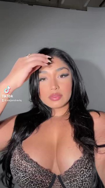 Watch itschyna's leaked NSFW video on TwXstars