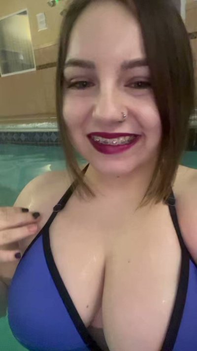 Watch Luna Bright🎈's leaked NSFW video on TwXstars