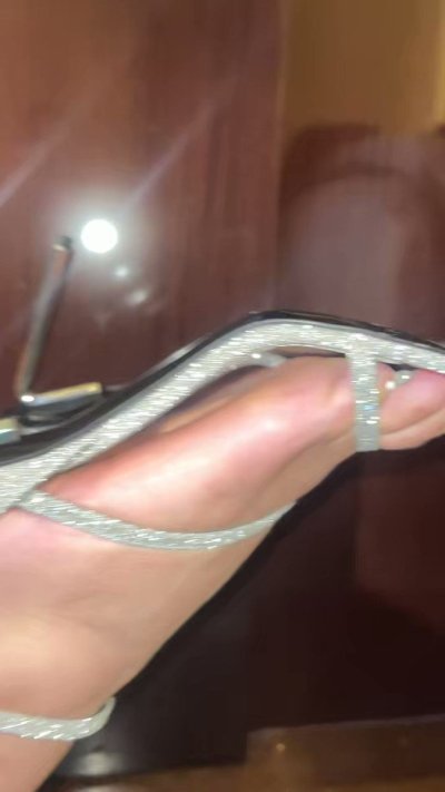 Watch Mia K.'s leaked NSFW video on TwXstars