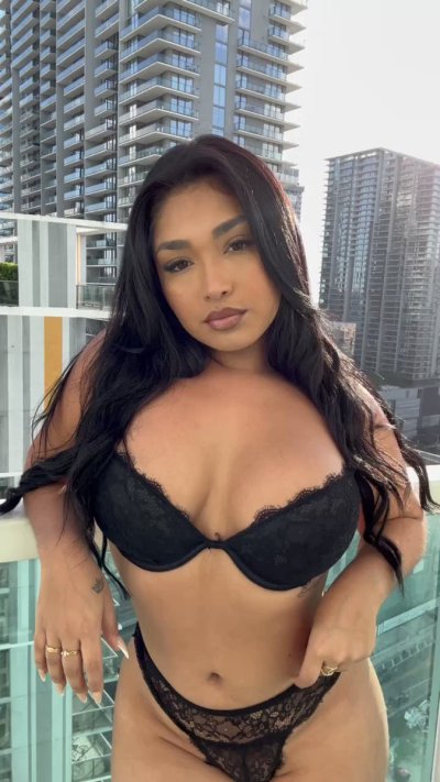 Watch itschyna's leaked NSFW video on TwXstars