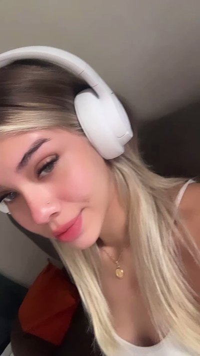 Watch Valentina's leaked NSFW video on TwXstars