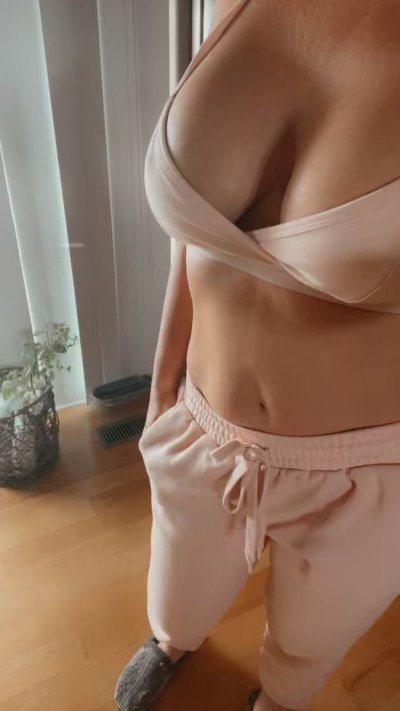 Watch Midwest Mom's leaked NSFW video on TwXstars