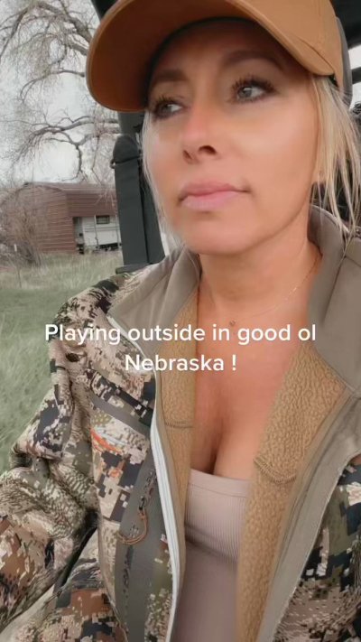 Watch Midwest Mom's leaked NSFW video on TwXstars